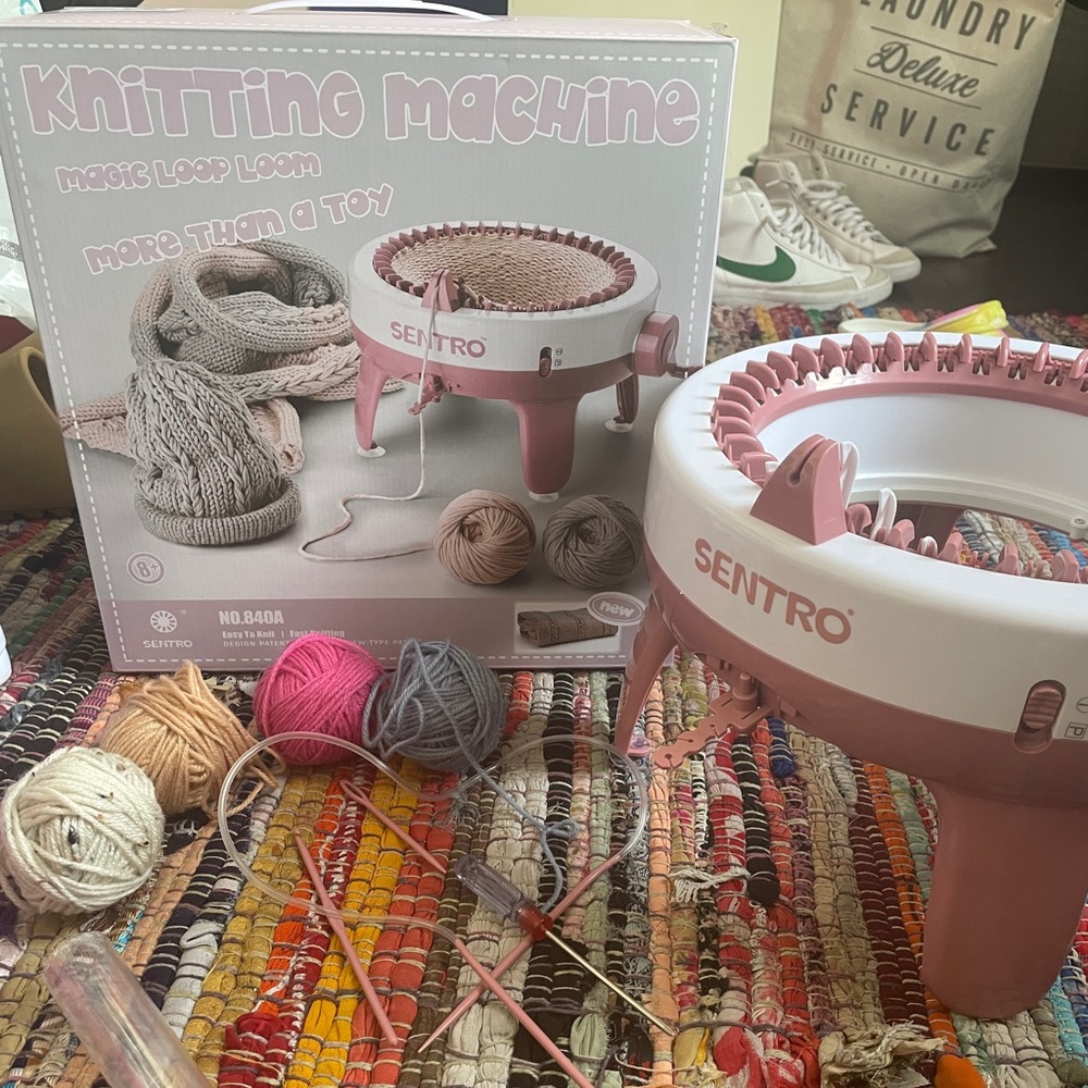 40 Pin Sentro Knitting Machine (w/ all original accessories)